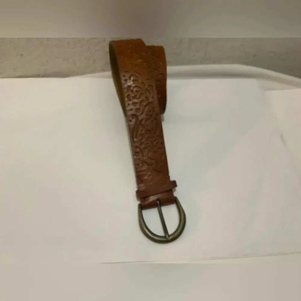 Fossil Vintage Genuine Tooled Leather Studded Belt Brown Size M Floral